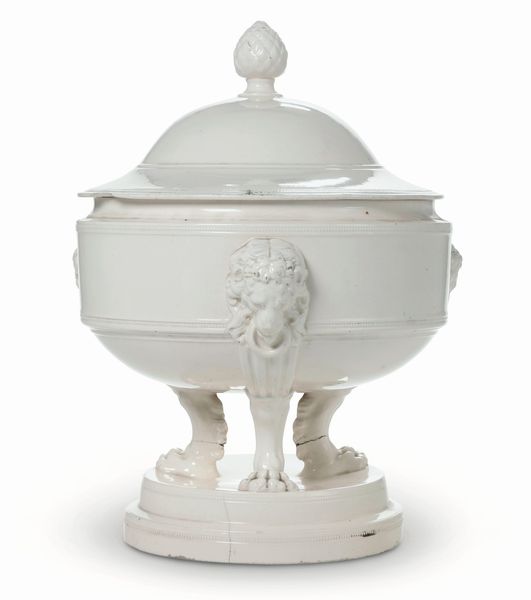 Grande zuppiera<BR>Napoli, Manifattura del Vecchio, secondo quarto del XIX secolo<BR>  - Asta Maioliche e Porcellane - Associazione Nazionale - Case d'Asta italiane