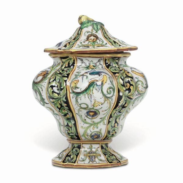 Raro vaso con coperchio<BR>Isola Bella (Lago Maggiore), manifattura Borromeo, 1924-1930 circa  - Asta Maioliche e Porcellane - Associazione Nazionale - Case d'Asta italiane