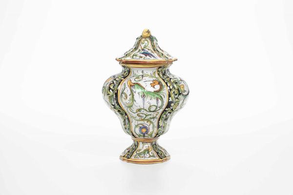 Raro vaso con coperchio<BR>Isola Bella (Lago Maggiore), manifattura Borromeo, 1924-1930 circa  - Asta Maioliche e Porcellane - Associazione Nazionale - Case d'Asta italiane