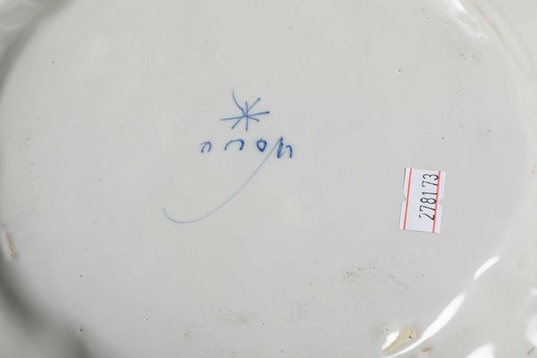 Dodici piatti piani<BR>Nove, Manifattura Antonibon-Barettoni, inizi del XX secolo  - Asta Maioliche e Porcellane - Associazione Nazionale - Case d'Asta italiane