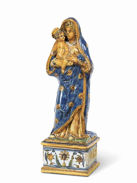 Scultura della Vergine col Bambino <BR>Urbino, bottega Patanazzi, fine XVI - inizio XVII secolo  - Asta Maioliche e Porcellane - Associazione Nazionale - Case d'Asta italiane