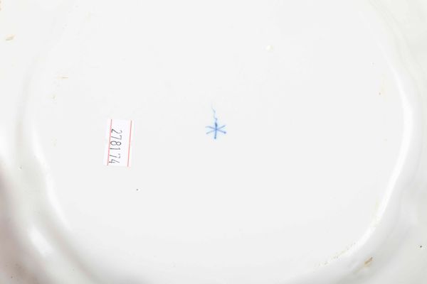 Dodici piatti piani<BR>Nove, Manifattura Antonibon-Barettoni, inizi del XX secolo<BR>  - Asta Maioliche e Porcellane - Associazione Nazionale - Case d'Asta italiane