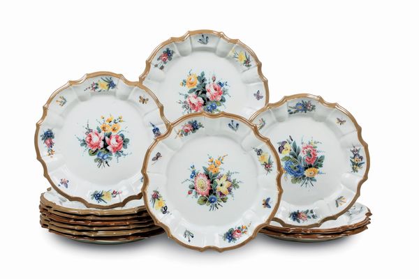 Dodici piatti piani<BR>Nove, Manifattura Antonibon-Barettoni, inizi del XX secolo  - Asta Maioliche e Porcellane - Associazione Nazionale - Case d'Asta italiane