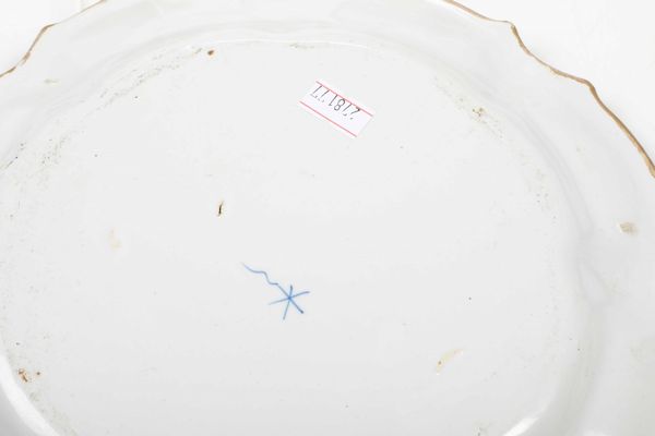 Dodici piatti piani<BR>Nove, Manifattura Antonibon-Barettoni, inizi del XX secolo  - Asta Maioliche e Porcellane - Associazione Nazionale - Case d'Asta italiane