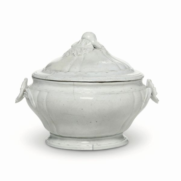 Zuppiera<BR>Torino, Manifattura di Vinovo, periodo Hannong, 1776-1779  - Asta Maioliche e Porcellane - Associazione Nazionale - Case d'Asta italiane