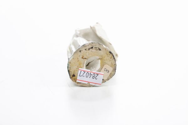 Figurina di venditrice<BR>Torino, Manifattura di Vinovo, probabilmente periodo Hannong, 1776-1779<BR>  - Asta Maioliche e Porcellane - Associazione Nazionale - Case d'Asta italiane