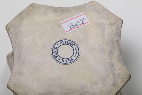 Gruppo su piedistallo<BR>Torino, Manifattura di Vinovo, periodo Lomello, 1815-1825<BR>  - Asta Maioliche e Porcellane - Associazione Nazionale - Case d'Asta italiane