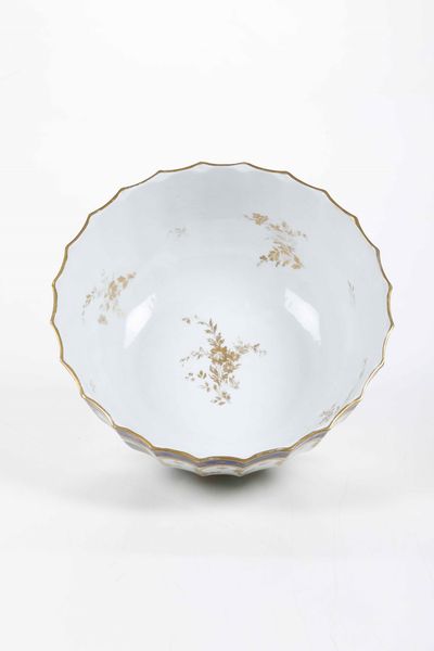 Grande ciotola <BR>Gorbounovo (Mosca), Manifattura Alexander Popov, XIX secolo  - Asta Maioliche e Porcellane - Associazione Nazionale - Case d'Asta italiane