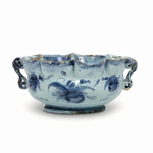 Piccolo bacile<BR>Albisola, Fabbrica Conrado, seconda met del XVII secolo  - Asta Maioliche e Porcellane - Associazione Nazionale - Case d'Asta italiane