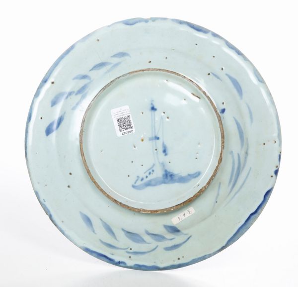 Grande piatto <BR>Savona, fine del XVII - inizio del XVIII secolo  - Asta Maioliche e Porcellane - Associazione Nazionale - Case d'Asta italiane