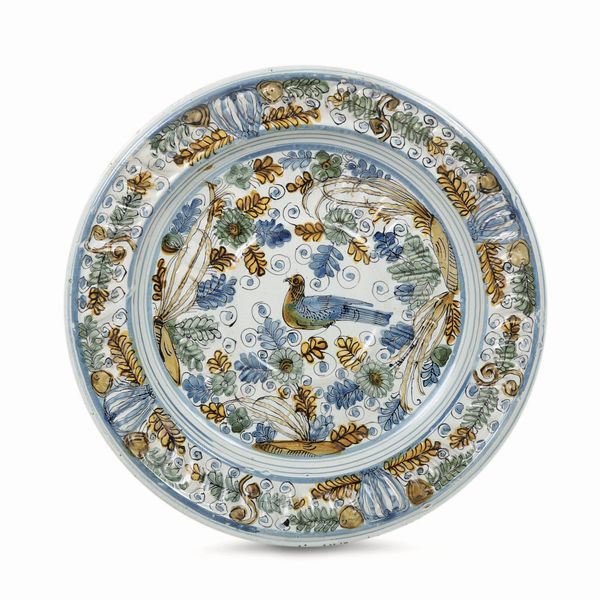 Grande piatto <BR>Pavia, ultimo quarto del XVII - inizi del XVIII secolo  - Asta Maioliche e Porcellane - Associazione Nazionale - Case d'Asta italiane