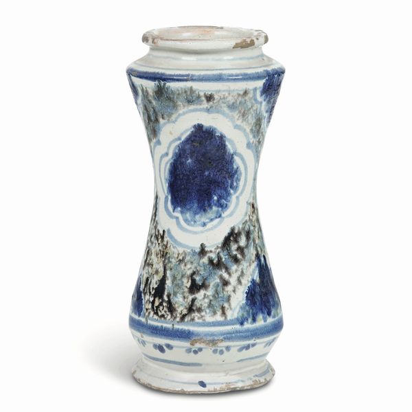 Albarello <BR>Sicilia, Caltagirone, met del XVIII secolo  - Asta Maioliche e Porcellane - Associazione Nazionale - Case d'Asta italiane