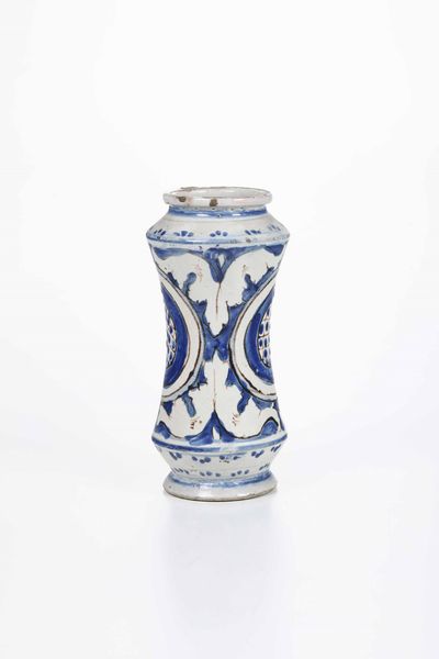 Albarello <BR>Sicilia, Caltagirone, met del XVIII secolo  - Asta Maioliche e Porcellane - Associazione Nazionale - Case d'Asta italiane