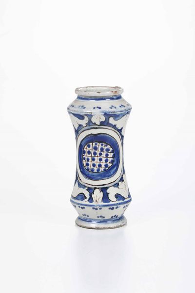 Albarello <BR>Sicilia, Caltagirone, met del XVIII secolo  - Asta Maioliche e Porcellane - Associazione Nazionale - Case d'Asta italiane