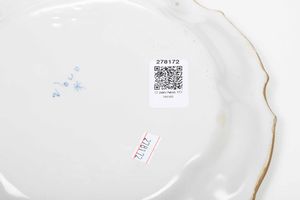 Dodici piatti piani<BR>Nove, Manifattura Antonibon-Barettoni, inizi del XX secolo  - Asta Maioliche e Porcellane - Associazione Nazionale - Case d'Asta italiane