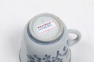 Quattro tazze con piattino<BR>Doccia, Manifattura Ginori, 1750 circa <BR>  - Asta Maioliche e Porcellane - Associazione Nazionale - Case d'Asta italiane