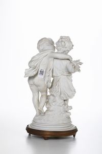 Scultura La Fiducia<BR>Francia, Manifattura indeterminata, fine XIX o inizio XX secolo  - Asta Maioliche e Porcellane - Associazione Nazionale - Case d'Asta italiane