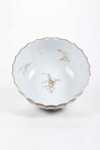 Grande ciotola <BR>Gorbounovo (Mosca), Manifattura Alexander Popov, XIX secolo  - Asta Maioliche e Porcellane - Associazione Nazionale - Case d'Asta italiane