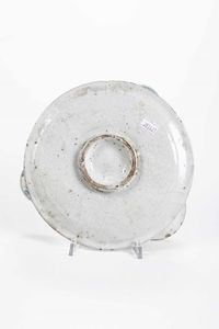 Piatto portauovo <BR>Deruta, XVII secolo  - Asta Maioliche e Porcellane - Associazione Nazionale - Case d'Asta italiane