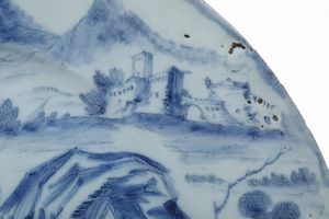 Grande piatto <BR>Savona, forse Manifattura Guidobono, ultimo quarto del XVII secolo  - Asta Maioliche e Porcellane - Associazione Nazionale - Case d'Asta italiane