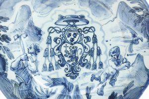 Piatto<BR>Savona, probabilmente Manifattura Guidobono, fine del XVII - inizio del XVIII secolo  - Asta Maioliche e Porcellane - Associazione Nazionale - Case d'Asta italiane