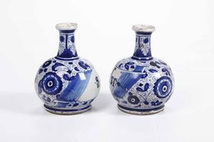 Coppia di fiasche<BR>Faenza, prima met del XVI secolo  - Asta Maioliche e Porcellane - Associazione Nazionale - Case d'Asta italiane