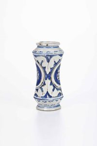 Albarello <BR>Sicilia, Caltagirone, met del XVIII secolo  - Asta Maioliche e Porcellane - Associazione Nazionale - Case d'Asta italiane