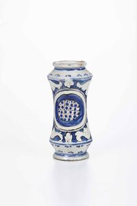 Albarello <BR>Sicilia, Caltagirone, met del XVIII secolo  - Asta Maioliche e Porcellane - Associazione Nazionale - Case d'Asta italiane