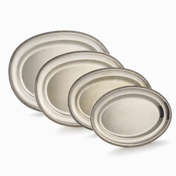 QUATTRO COPPIE DI VASSOI, MILANO, SECOLO XX, ARGENTIERE CAPUTI  - Asta ASTA A TEMPO | ARGENTI ITALIANI ED EUROPEI - Associazione Nazionale - Case d'Asta italiane