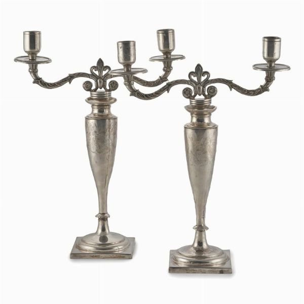 COPPIA DI CANDELIERI, AUGSBURG, FINE SECOLO XVIII-INIZI SECOLO XIX, ARGENTIERE JOHANN ALOIS SEETHALER  - Asta ASTA A TEMPO | ARGENTI ITALIANI ED EUROPEI - Associazione Nazionale - Case d'Asta italiane