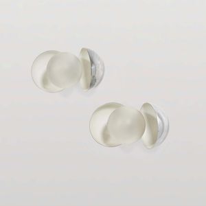 Gianemilio Piero e Anna Monti - Coppia di lampade a parete mod. Diaframma