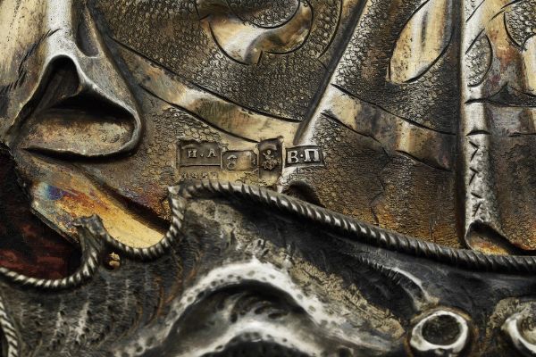 La trinit dell'antico testamento. Riza in argento. Marchi della citt di Mosca per l'anno 1793. Assaggiatore Andrej Titov, marchi dell'argentiere (non identificato) e marchi sulle vesti per l'anno 1852, assaggiatore Nikolaj Dubrovin e dell'argentiere (non identificato)  - Asta Argenti da collezione | Antichi - Associazione Nazionale - Case d'Asta italiane