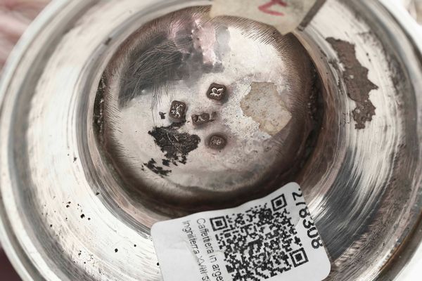 Caffettiera. Londra 1762. Marchio dell'argentiere di difficile lettura (August Le Sage ?)  - Asta Argenti da collezione | Antichi - Associazione Nazionale - Case d'Asta italiane