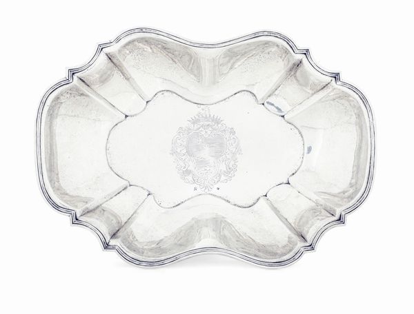 Bacile. Malta XVIII secolo. Marchio dell'assaggiatore Manuel Pinto (1741-1773) e dell'argentiere FA (non identificato)  - Asta Argenti da collezione | Antichi - Associazione Nazionale - Case d'Asta italiane