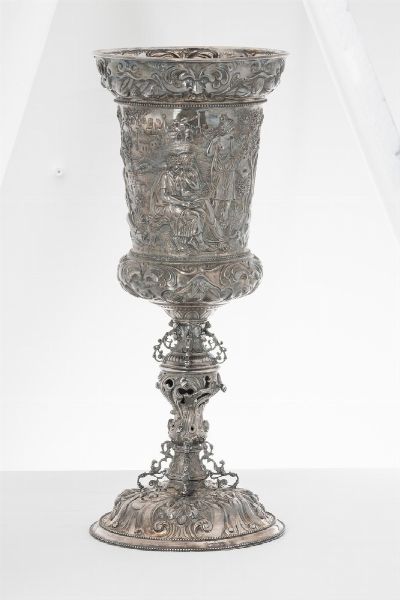 Coppa. Manifattura europea del XX secolo (Hanau ?). Marchi di fantasia ad imitazione dell'argenteria antica  - Asta Argenti da collezione | Antichi - Associazione Nazionale - Case d'Asta italiane