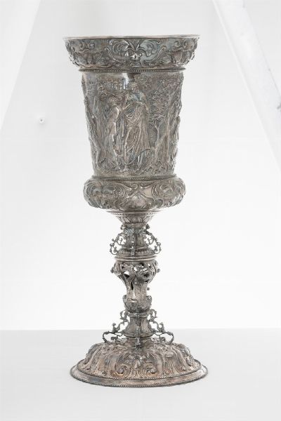 Coppa. Manifattura europea del XX secolo (Hanau ?). Marchi di fantasia ad imitazione dell'argenteria antica  - Asta Argenti da collezione | Antichi - Associazione Nazionale - Case d'Asta italiane