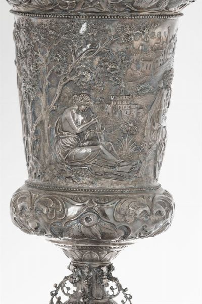 Coppa. Manifattura europea del XX secolo (Hanau ?). Marchi di fantasia ad imitazione dell'argenteria antica  - Asta Argenti da collezione | Antichi - Associazione Nazionale - Case d'Asta italiane