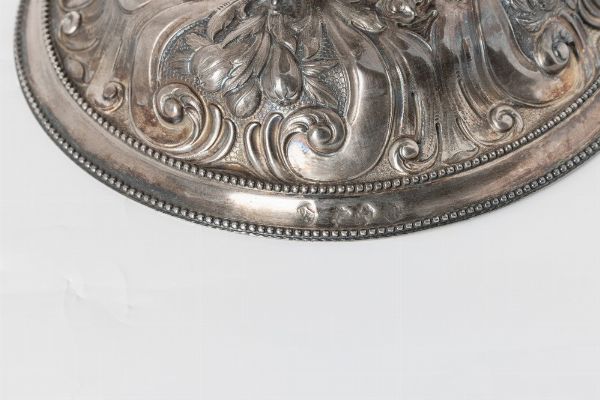 Coppa. Manifattura europea del XX secolo (Hanau ?). Marchi di fantasia ad imitazione dell'argenteria antica  - Asta Argenti da collezione | Antichi - Associazione Nazionale - Case d'Asta italiane