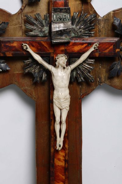 Importante crocifisso entro teca in legno intagliato e dorato. Palermo 1765. Marchi del Console Gaspare Leone e dellargentiere G.R. (non identificato)  - Asta Argenti da collezione | Antichi - Associazione Nazionale - Case d'Asta italiane