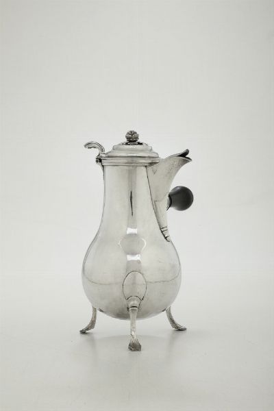 Caffettiera. Chambery, met XVIII secolo. Assaggiatore Hyacinte Favre. Marchio dell'argentiere Marchand  - Asta Argenti da collezione | Antichi - Associazione Nazionale - Case d'Asta italiane