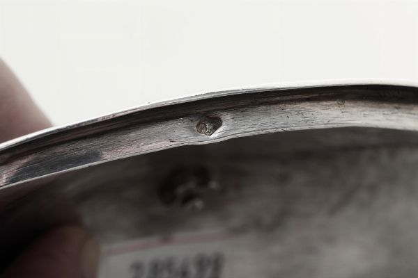 Zuccheriera. Torino, seconda met del XVIII secolo. Assaggiattore e contrassaggiatore Giuseppe Vernoni (1778-1824). Marchio dell'argentiere consunto di difficile lettura (Giovanni Fino?) e marchi di ricontrollo in uso dal 1824 al 1872  - Asta Argenti da collezione | Antichi - Associazione Nazionale - Case d'Asta italiane