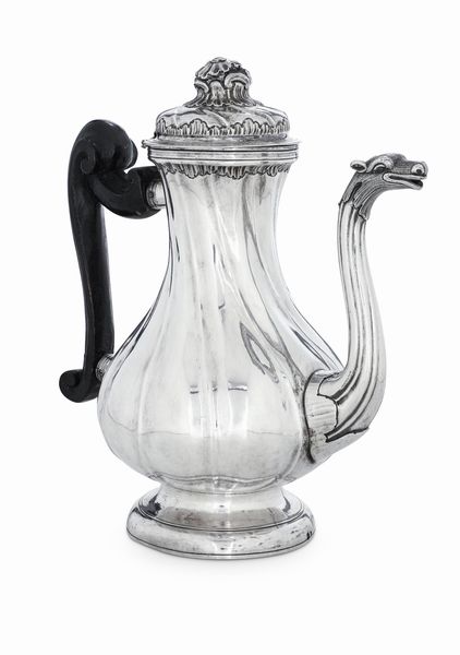 Caffettiera. Genova, probabile XVIII secolo. Marchio della Torretta con datario 178- e marchio con croce mauriziana e delfino  - Asta Argenti da collezione | Antichi - Associazione Nazionale - Case d'Asta italiane