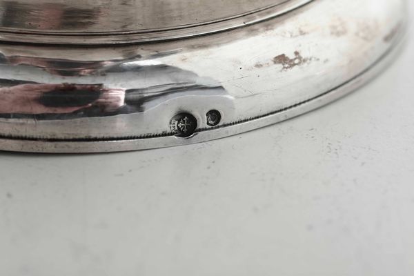 Caffettiera. Genova, probabile XVIII secolo. Marchio della Torretta con datario 178- e marchio con croce mauriziana e delfino  - Asta Argenti da collezione | Antichi - Associazione Nazionale - Case d'Asta italiane