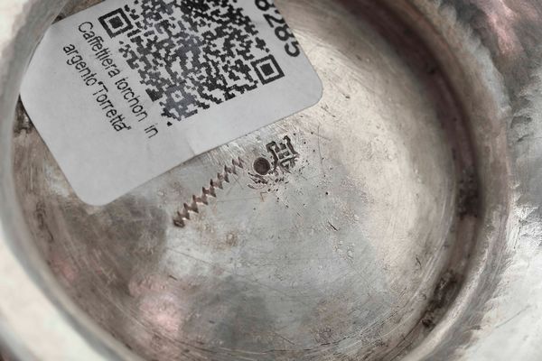 Caffettiera. Genova, probabile XVIII secolo. Marchio della Torretta con datario 178- e marchio con croce mauriziana e delfino  - Asta Argenti da collezione | Antichi - Associazione Nazionale - Case d'Asta italiane