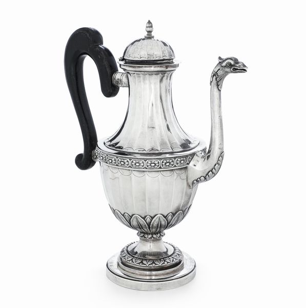 Caffettiera. Genova, ultimo quarto del XVIII secolo, marchio dell'argentiere (LT con freccia entro losanga) Luigi Tomati (?)  - Asta Argenti da collezione | Antichi - Associazione Nazionale - Case d'Asta italiane