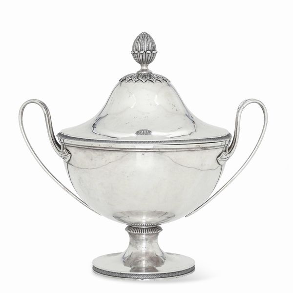 Grande zuppiera neoclassica. Firenze XIX secolo. Bottega dei Guadagni  - Asta Argenti da collezione | Antichi - Associazione Nazionale - Case d'Asta italiane