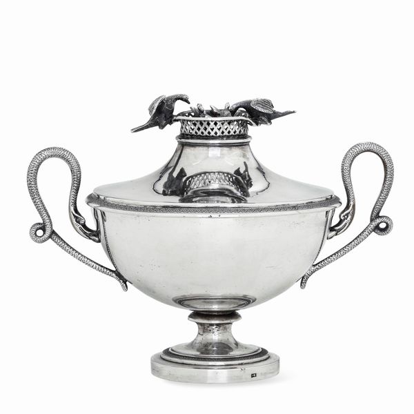 Tazza da puerpera. Firenze, seconda o terza decade del XIX secolo. Argentiere Giovanni o Gaetano Guadagni  - Asta Argenti da collezione | Antichi - Associazione Nazionale - Case d'Asta italiane