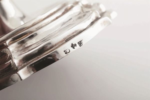 Coppia di candelieri. Ravenna, seconda met del XVIII secolo. Marchio dell'argentiere GR entro rettangolo documentato ma non identificato (Giulio Ruberti?)  - Asta Argenti da collezione | Antichi - Associazione Nazionale - Case d'Asta italiane