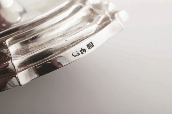 Coppia di candelieri. Ravenna, seconda met del XVIII secolo. Marchio dell'argentiere GR entro rettangolo documentato ma non identificato (Giulio Ruberti?)  - Asta Argenti da collezione | Antichi - Associazione Nazionale - Case d'Asta italiane