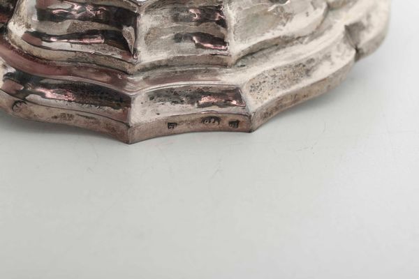 Coppia di candelieri. Stato Pontificio, seconda met del XVIII secolo. Marchio dell'argentiere consunto di difficile lettura  - Asta Argenti da collezione | Antichi - Associazione Nazionale - Case d'Asta italiane